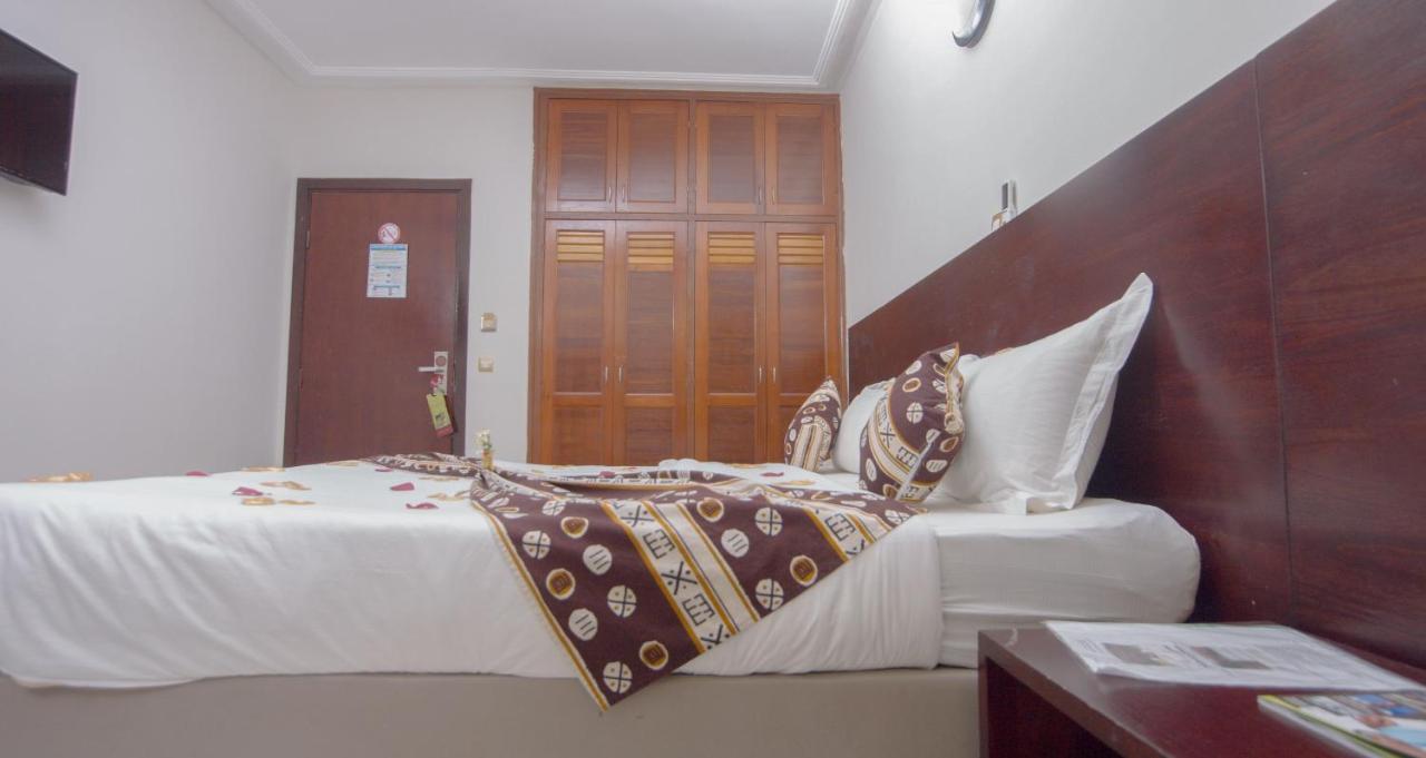 Hotel La Rose Blanche Abidjan Exterior photo