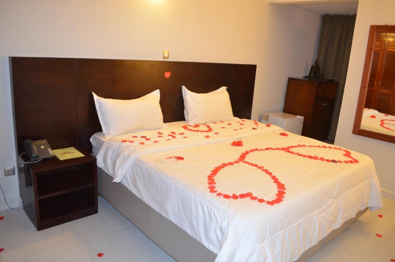 Hotel La Rose Blanche Abidjan Exterior photo