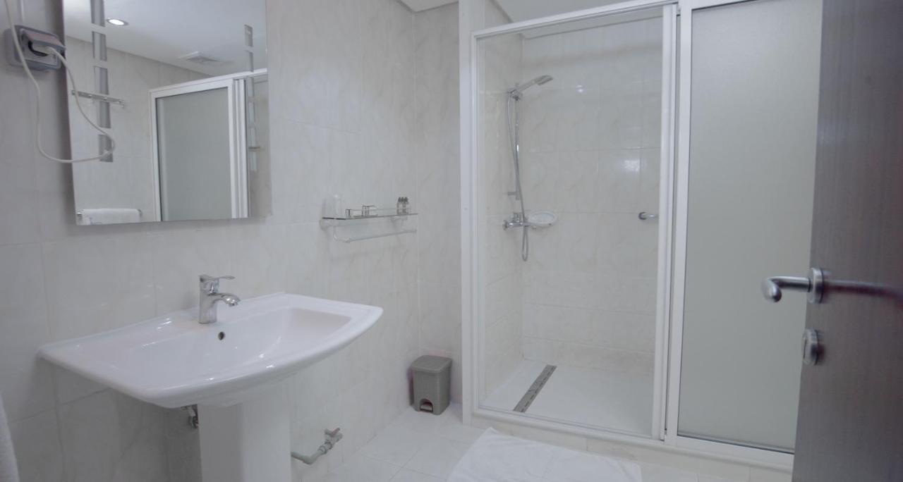 Hotel La Rose Blanche Abidjan Exterior photo
