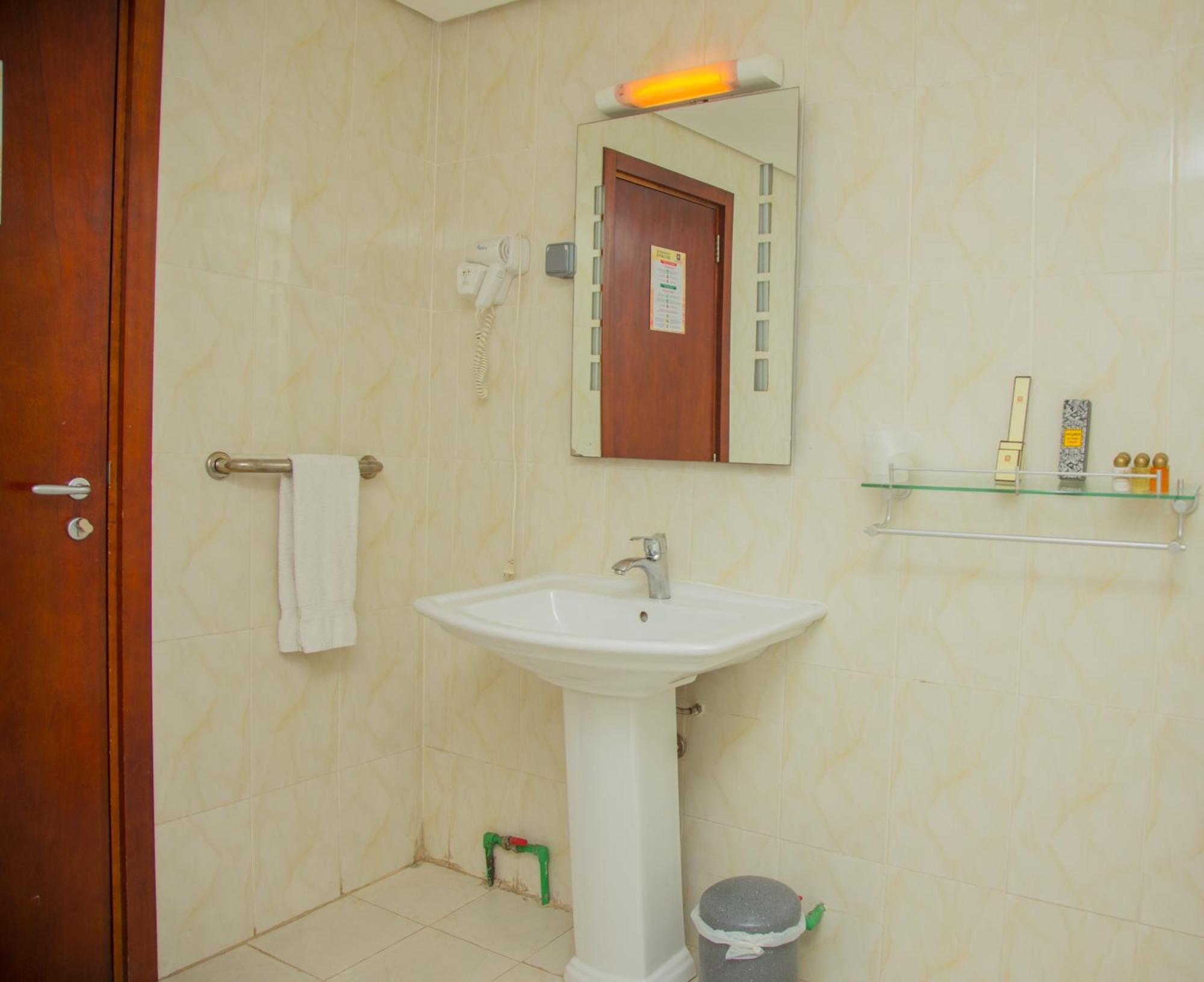 Hotel La Rose Blanche Abidjan Exterior photo