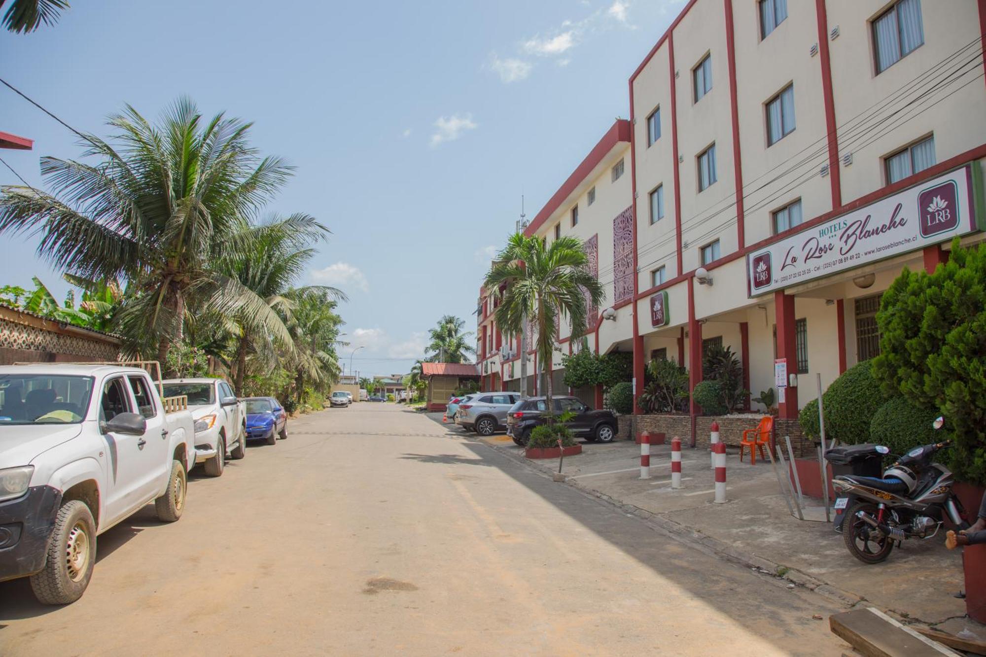 Hotel La Rose Blanche Abidjan Exterior photo