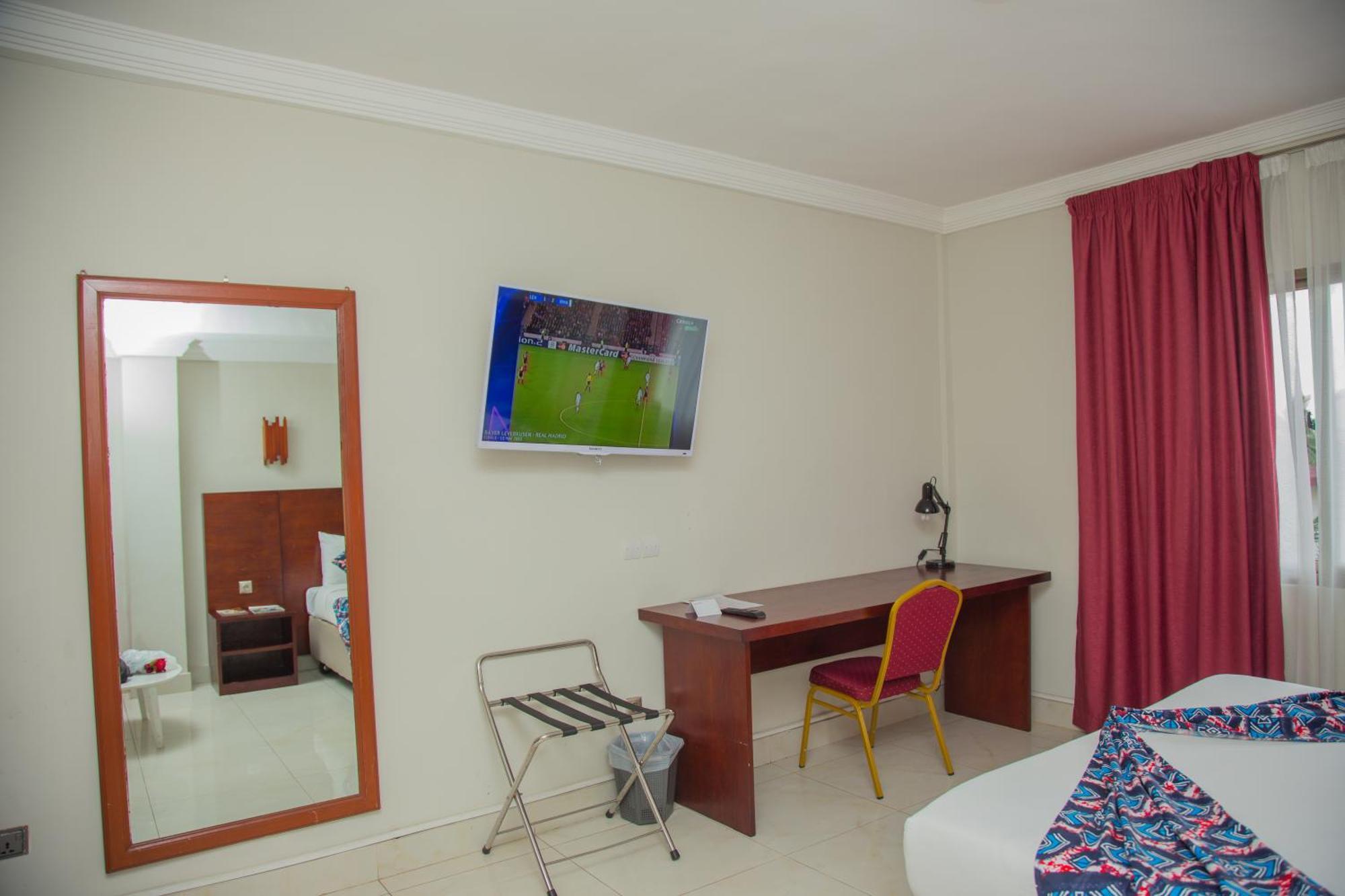 Hotel La Rose Blanche Abidjan Exterior photo